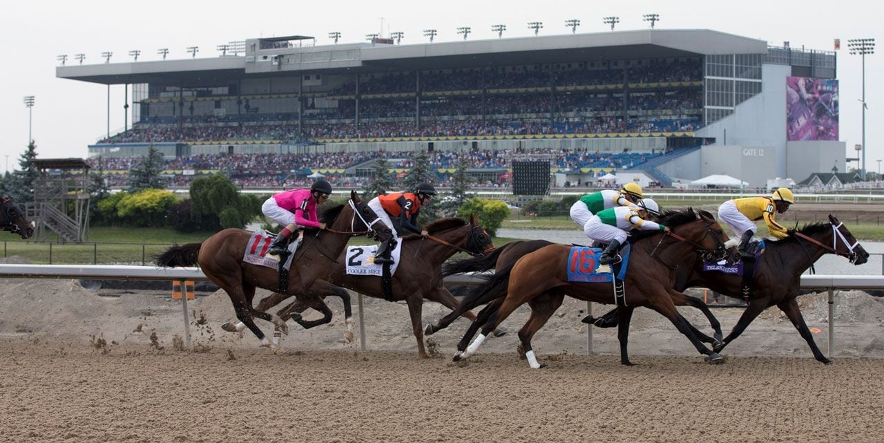 Racing at Woodbine